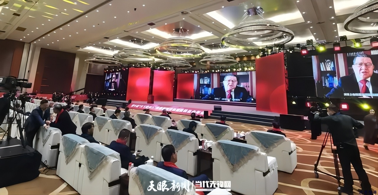 龙永图:2月7日，龙永图出席第十届“天下贵州人”新春联谊活动